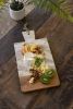 MARBLE AND ACACIA WOOD CHEESE BOARD WITH JUTE HANGER