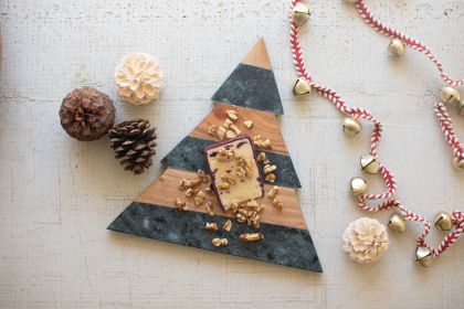 GREEN MARBLE AND ACACIA WOOD CHRISTMAS TREE CUTTING BOARD (Color: Green, Material: Wood/Marble)